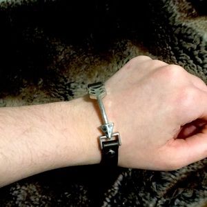 Arrow bracelet